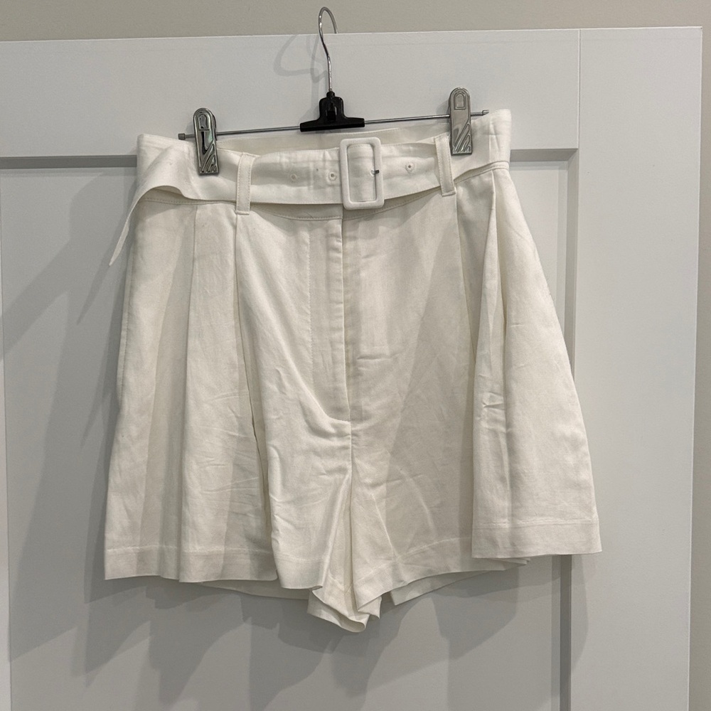 Club Monaco White High-Waist Belted Pleated Shorts